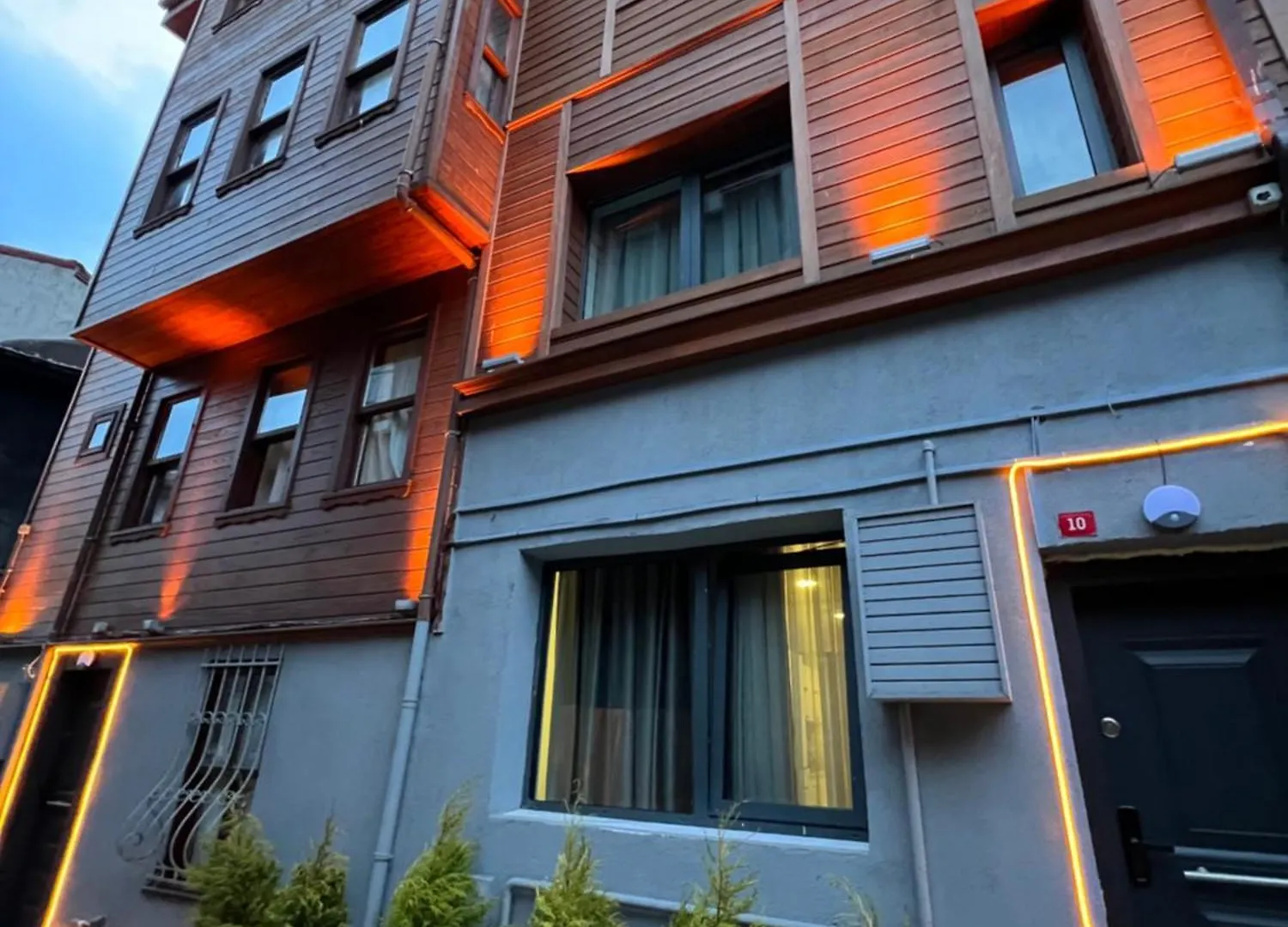 Bucoleon Hotel Old City contacts